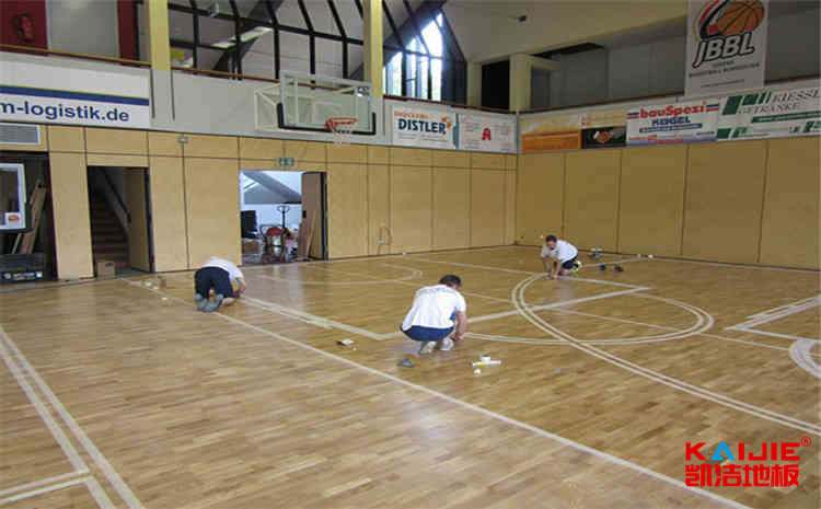 籃球木地板怎么選（蘇州籃球運動木地板生產廠家）